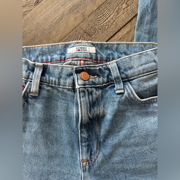 Tommy Hilfiger Slim Boyfriend Distressed Jeans, size 8. - Picture 5 of 10